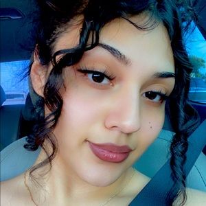 Meet your Posher, Anahi